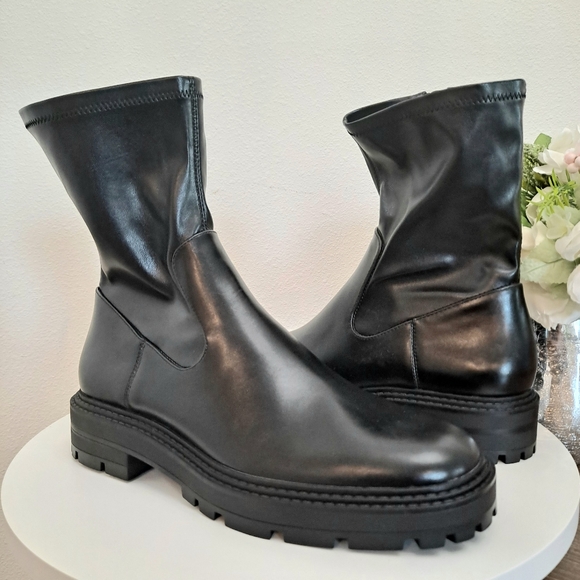 Zara low heeled lug sole black ankle boots Booties - Picture 4 of 15